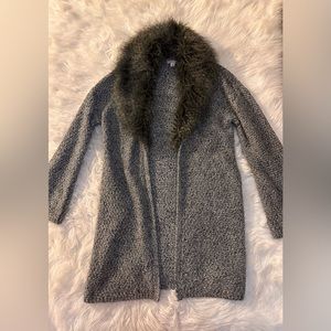 Merona gray knit sweater with faux fur collar size: small